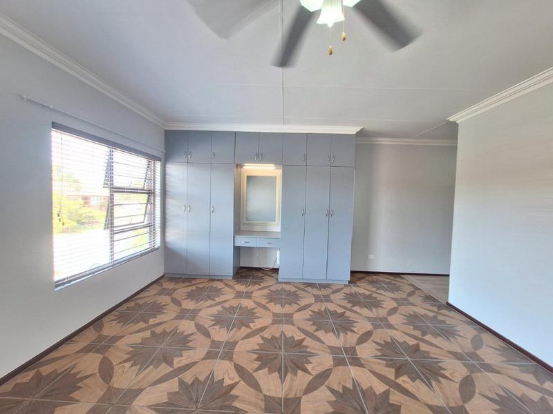 4 Bedroom Property for Sale in Fraaiuitsig Western Cape